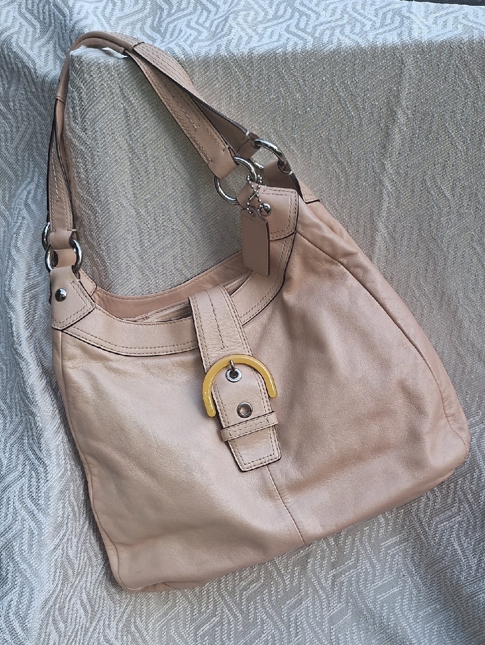 COACH Womenโs Soft Leather Shoulder Bag in Light Pink - Picture 4 of 12